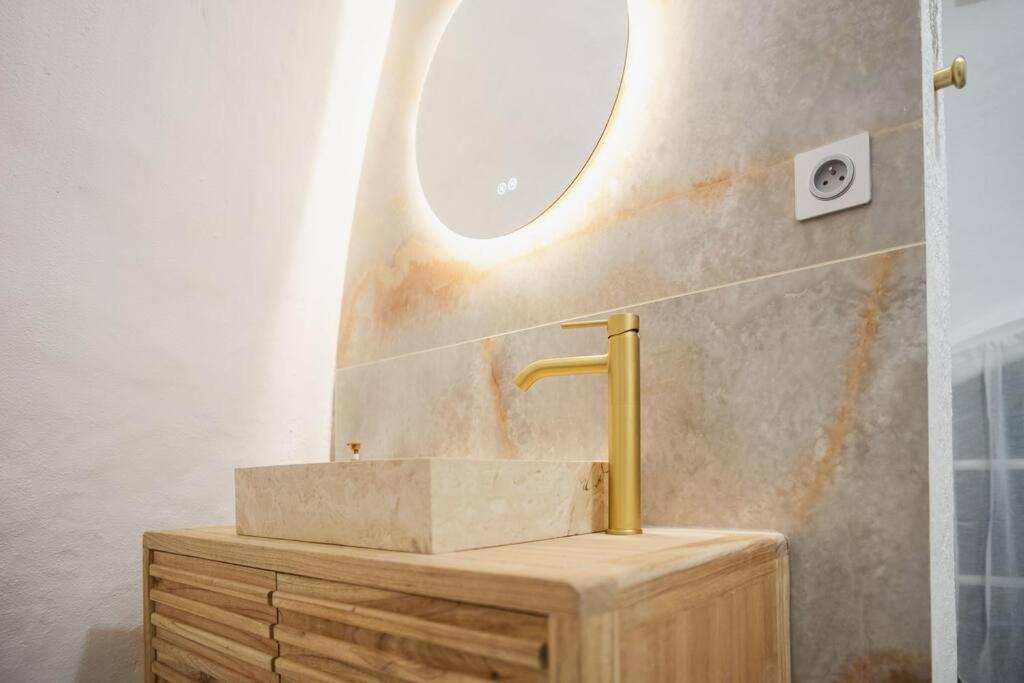 Le Temple D'Aphrodite, Appartement Avec Spa Vienne  Esterno foto