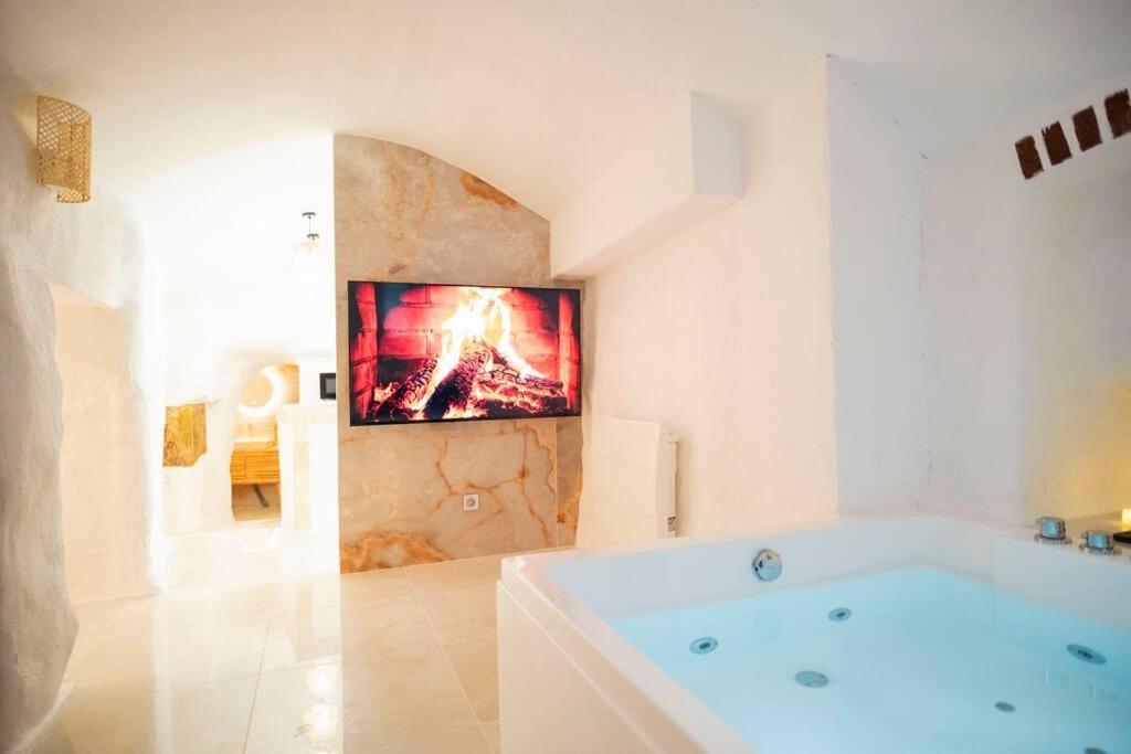 Le Temple D'Aphrodite, Appartement Avec Spa Vienne  Esterno foto