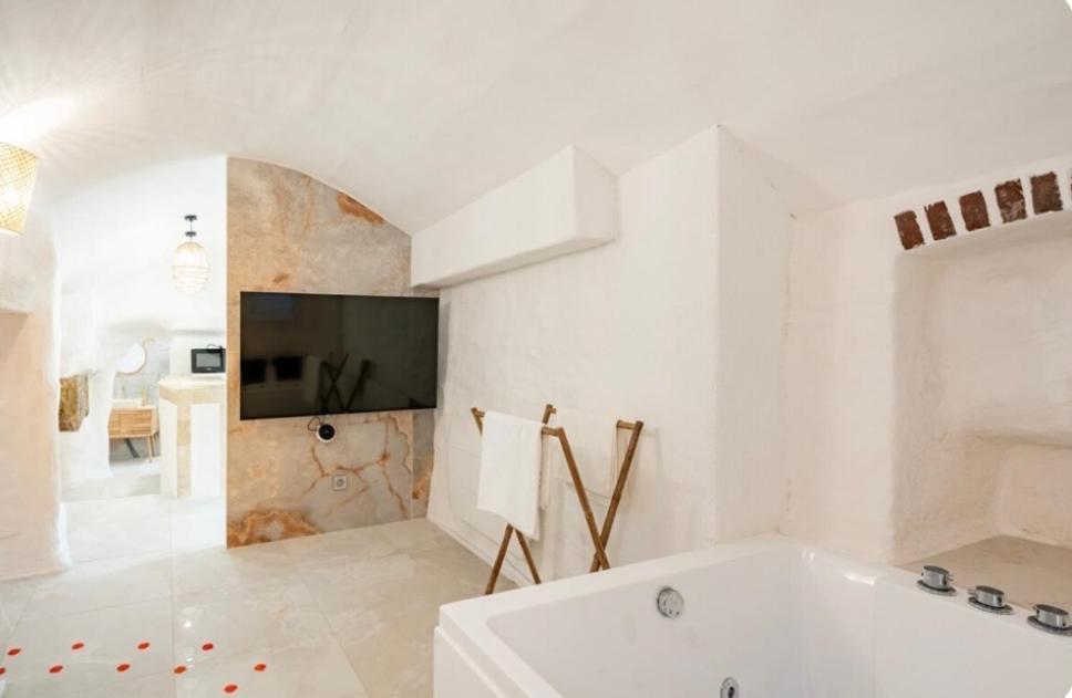 Le Temple D'Aphrodite, Appartement Avec Spa Vienne  Esterno foto